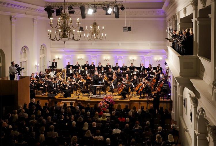 Slika /arhiva/FOTOGALERIJA/FOTO 2019/HGZ donatorski koncept/HGZ - donatorski gala koncert_004.JPG